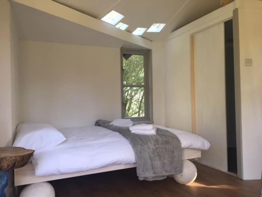 The Roundhouse - Unique Space Nestled In The Trees Begelly Extérieur photo